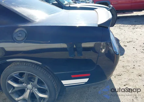 2016 Dodge Challenger Sxt z USA, uszkodzony, nr VIN 2C3CDZAG6GH352558